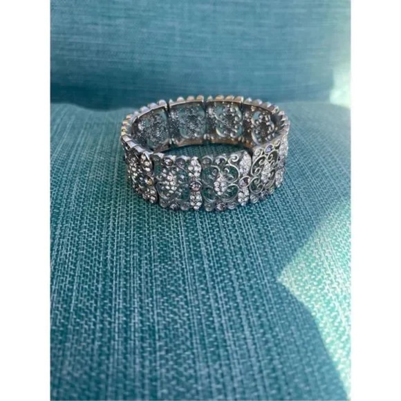 Elegant Bracelet Collection – Rhinestone, Lucite, Silver, and Beaded Designs - Picture 7 of 16